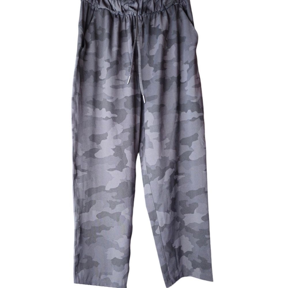 Lululemon Athletica Steetch High Rise Pants Black Camo Cropped